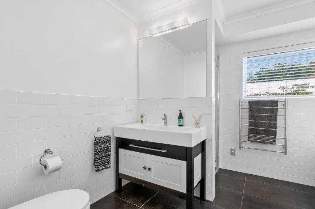 Stunning Tranquil Home With Green Space Views Mount Maunganui Esterno foto