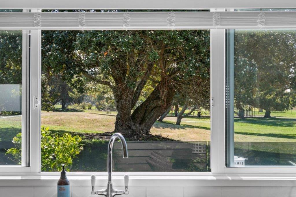 Stunning Tranquil Home With Green Space Views Mount Maunganui Esterno foto